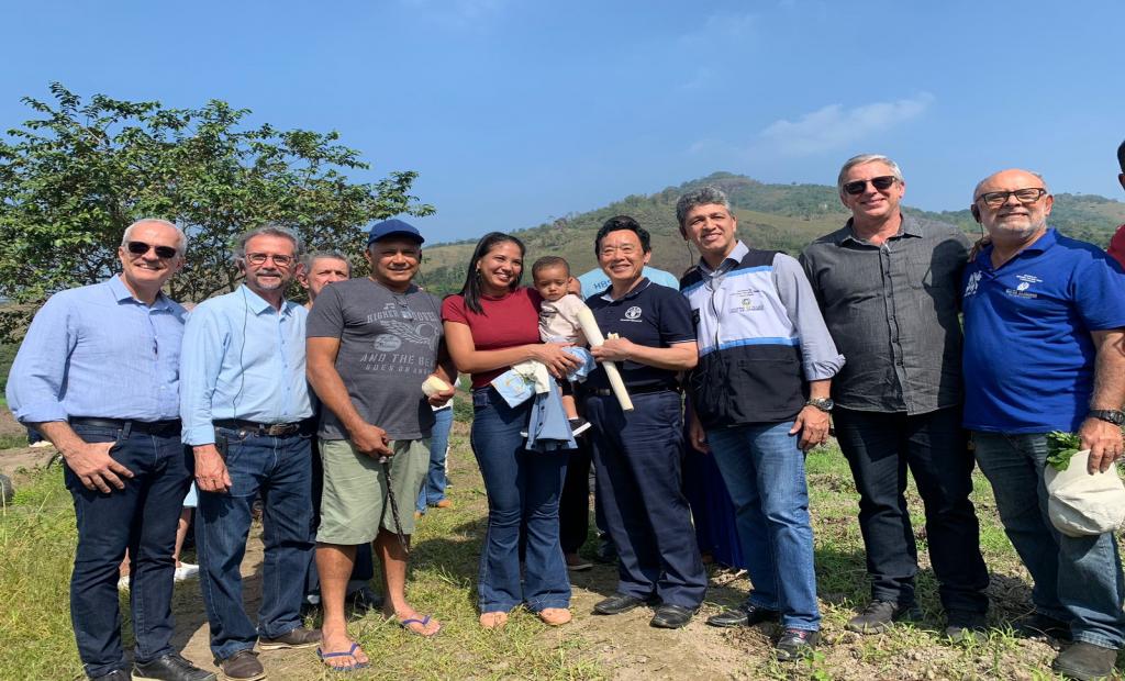 Diretor-Geral da FAO visita agricultores familiares de Magé e se encanta com produtos da região