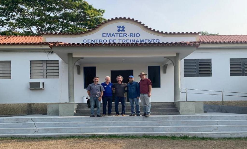Centro de Treinamento da EMATER-RIO recebe visitas de representantes da UENF e EMBRAPA Gado de Leite