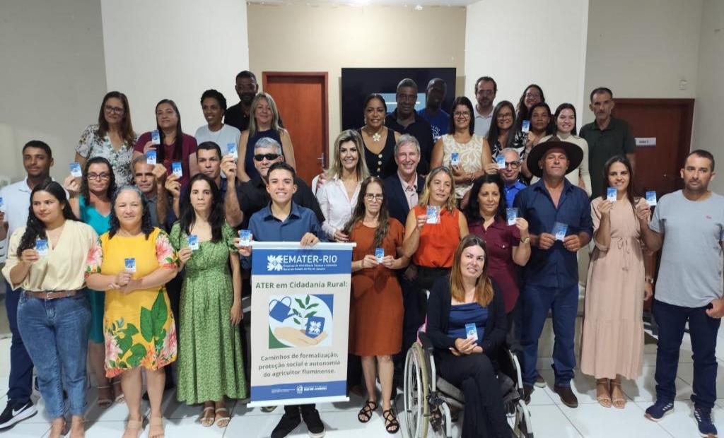 EMATER-RIO entrega Carteiras do Produtor Rural em Paty do Alferes