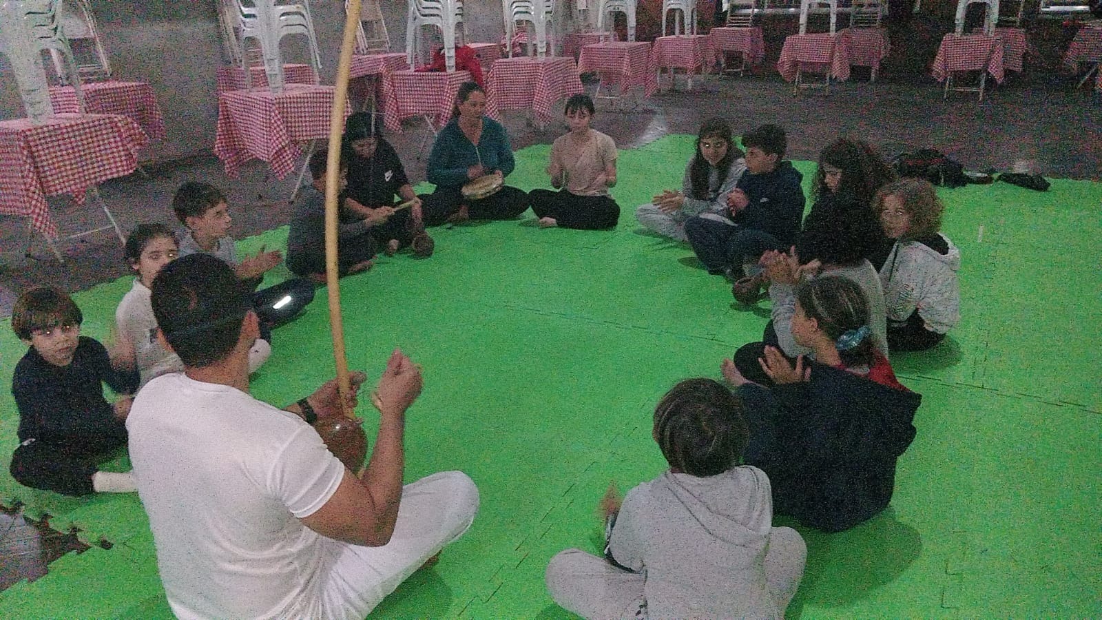 Batizado e troca de cordas de capoeira da Escola Semear acontece em Petrópolis nesta sexta-feira