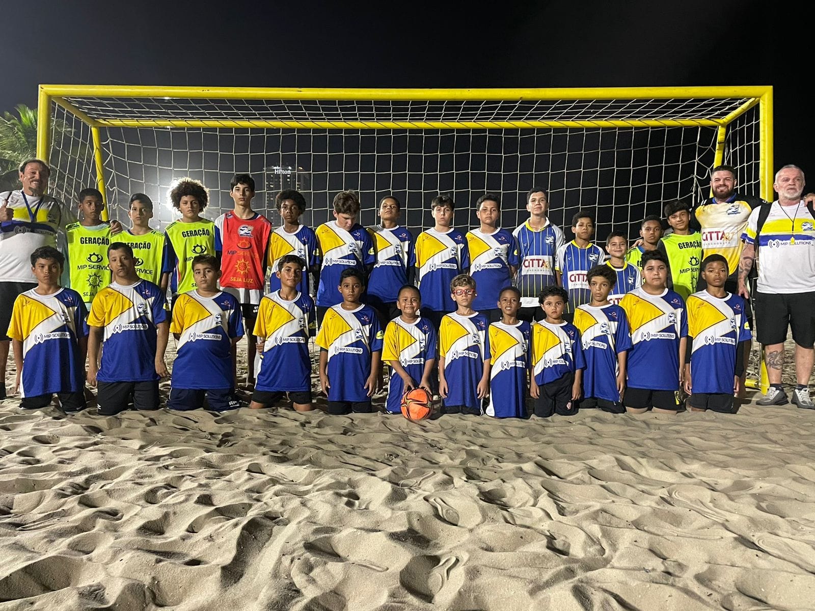 Governo do Rio de Janeiro leva apoio a projeto com jovens carentes em Copacabana