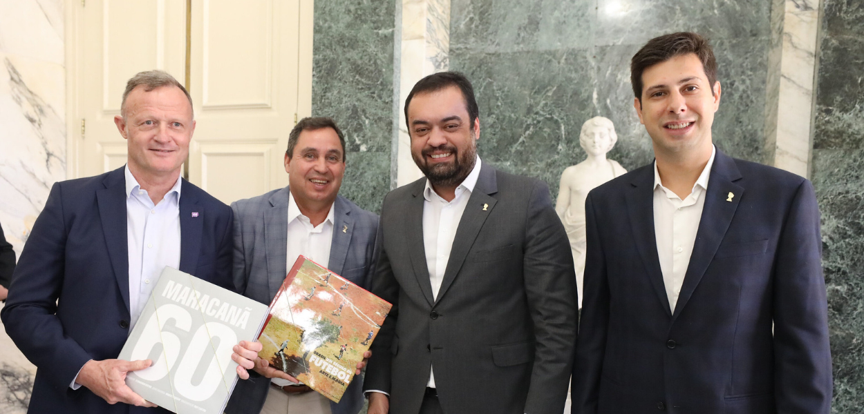 Governador Cláudio Castro ao lado do secretário de Esporte, Rafael Picciani, do presidente da ISF, Laurent Petrynka e do presidente da CBDE, Antônio Hora.