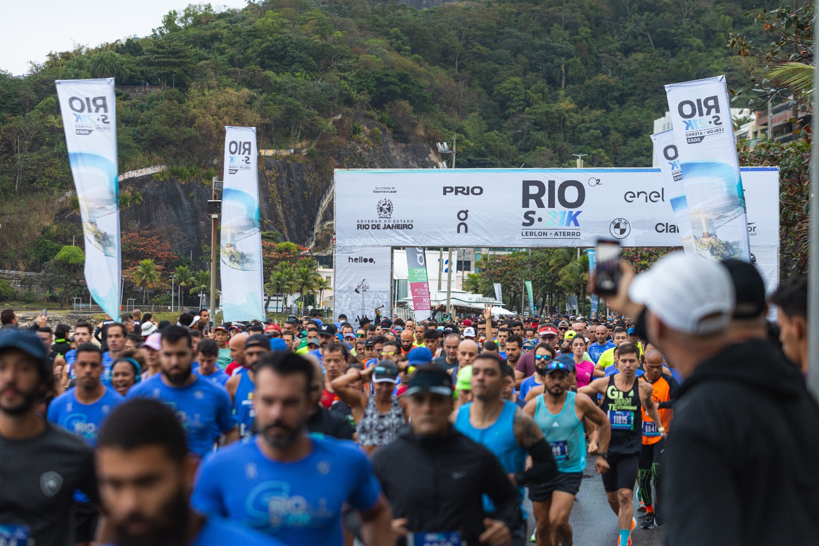 Espetáculo de velocidade e beleza, Rio S-21K reúne mais de 10 mil corredores neste domingo