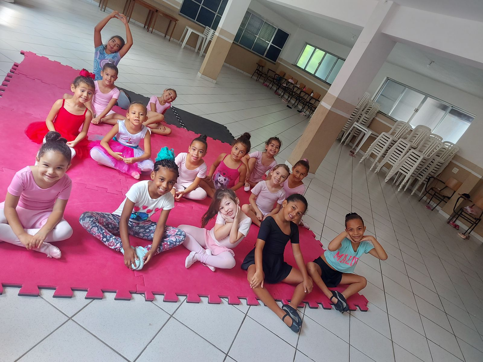 Balé "Alice no País das Maravilhas" promete encantar o público em Teresópolis neste sábado