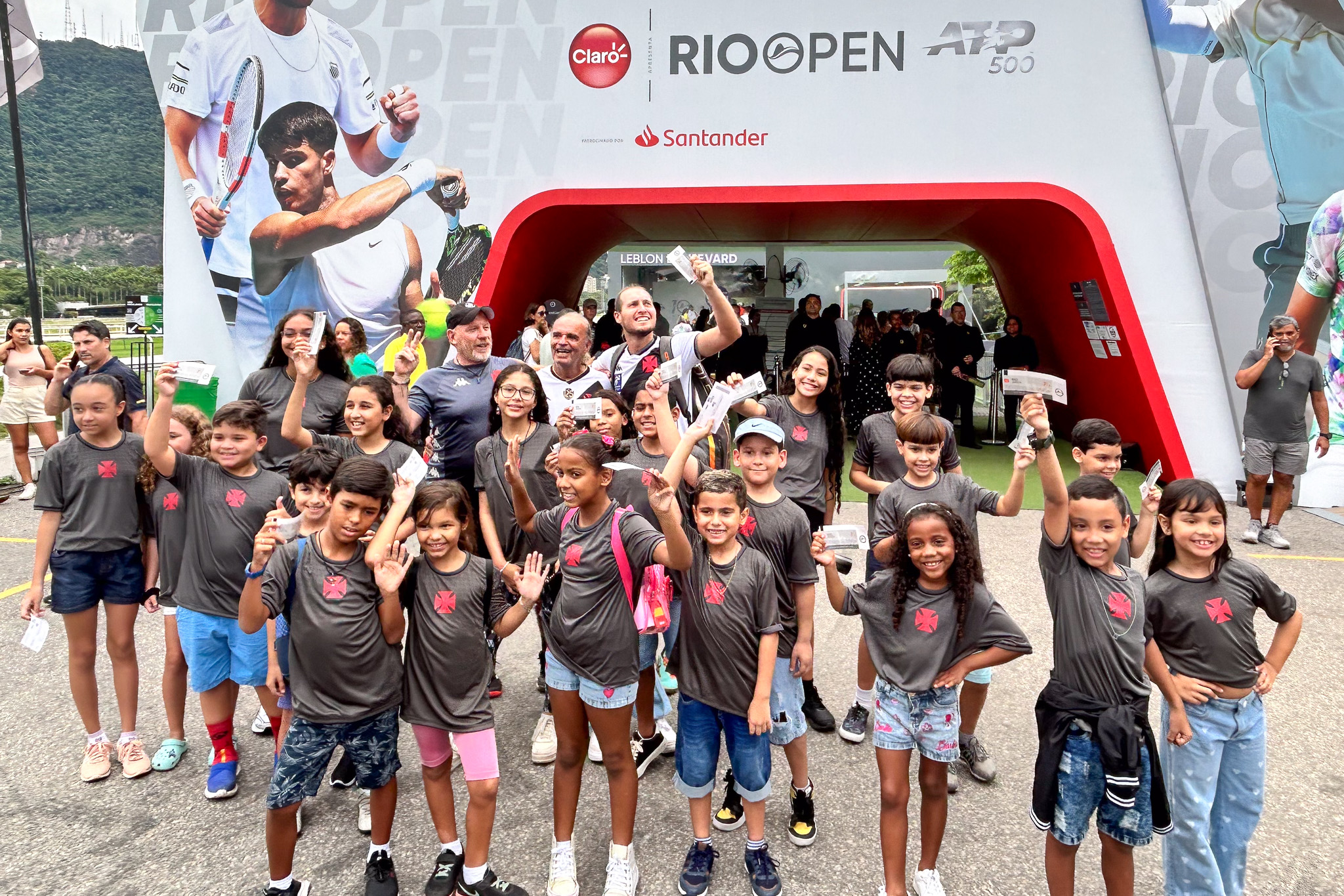 Governo do Estado leva crianças e adolescentes de projetos sociais para o Rio Open