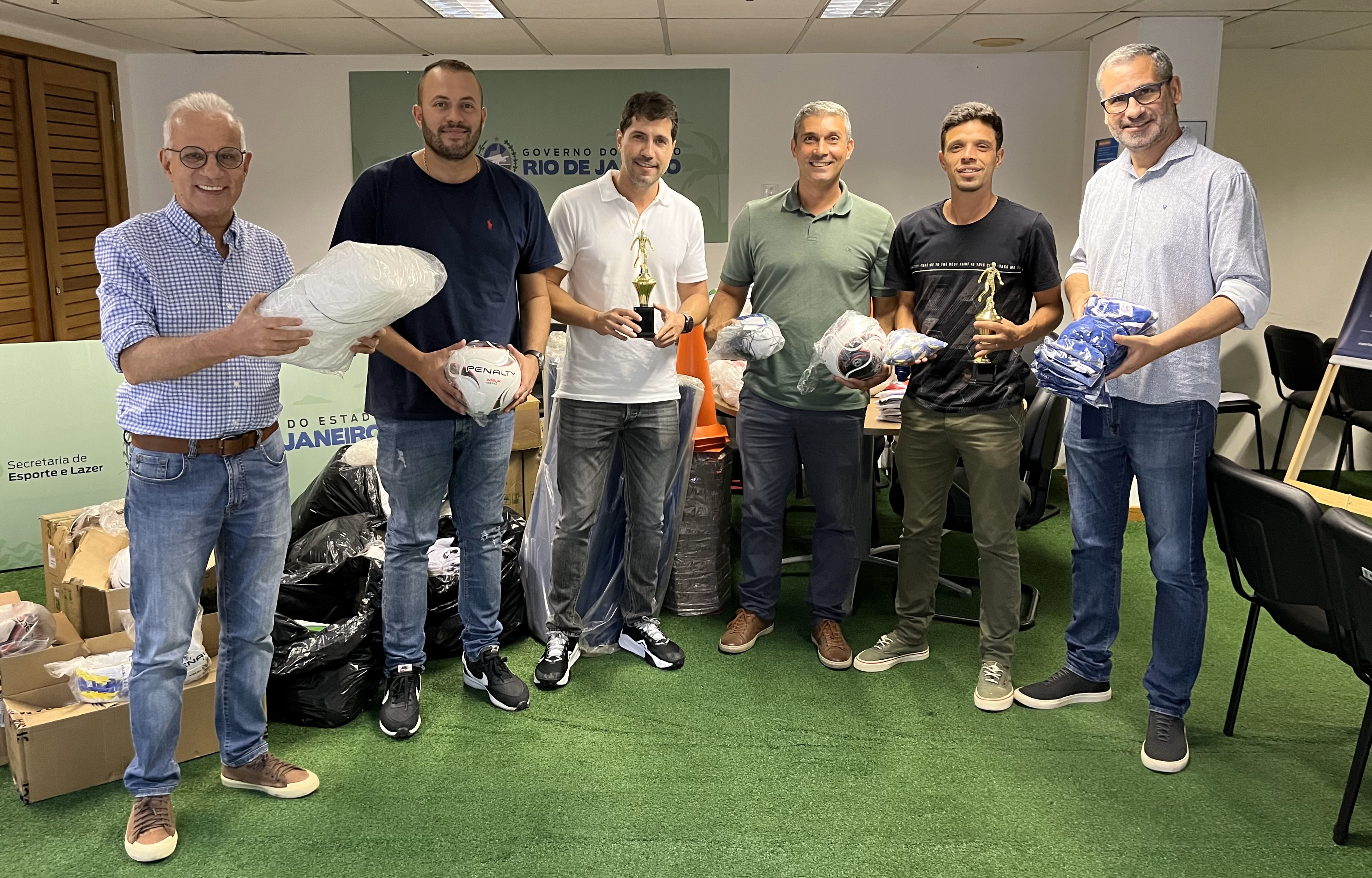 Contrapartida Social da Lei de Incentivo ao Esporte beneficia a cidade de Engenheiro Paulo de Frontin com entrega de materiais esportivos