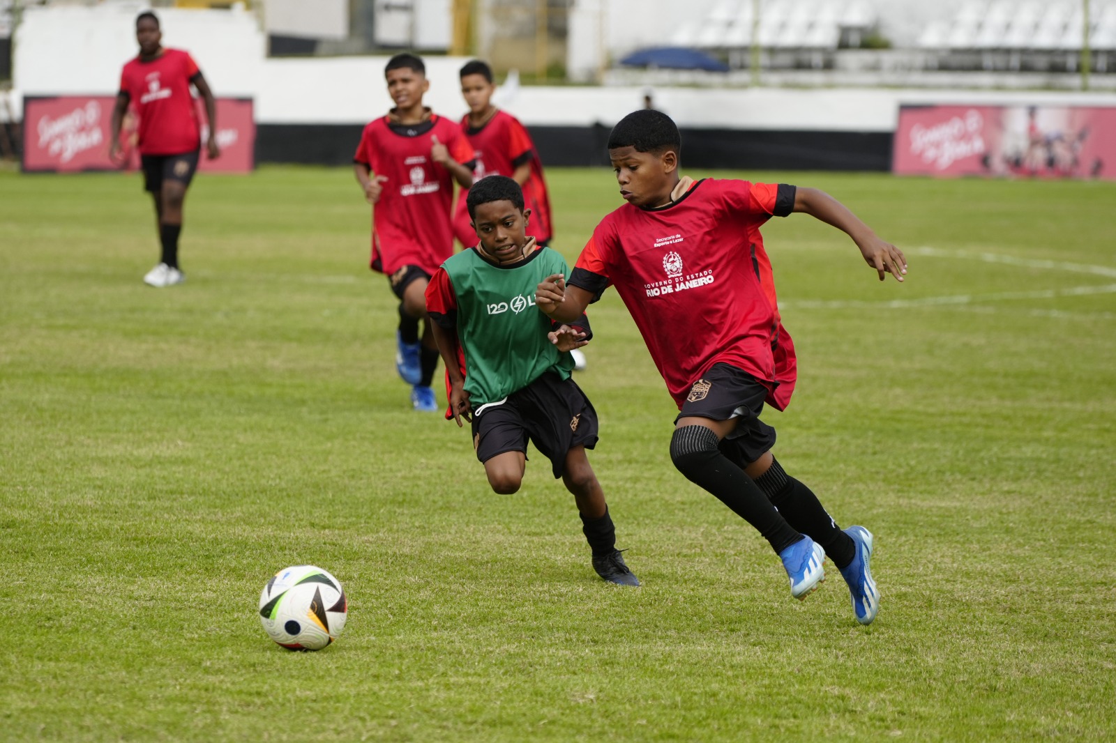 Projeto Sonho de Bola traz oportunidade única para jovens que querem se tornar jogadores de futebol
