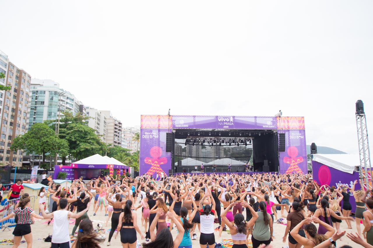 Vivo na Praia estreia em Búzios com atividades esportivas e shows gratuitos