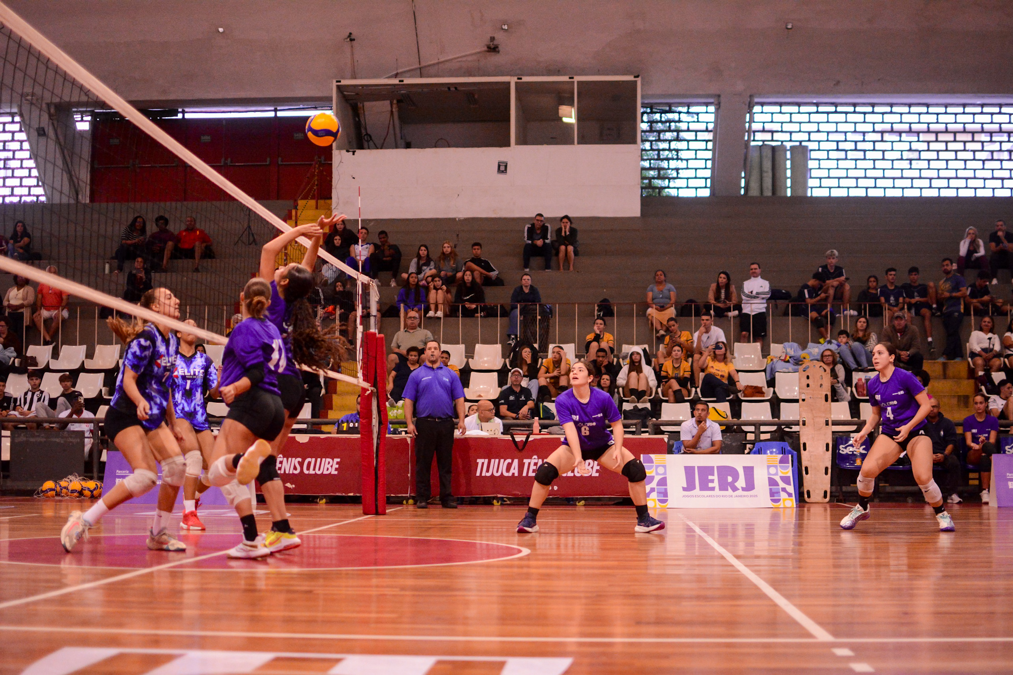 Rumo ao JEBs: Finais do vôlei escolar vão definir representantes do Time RJ