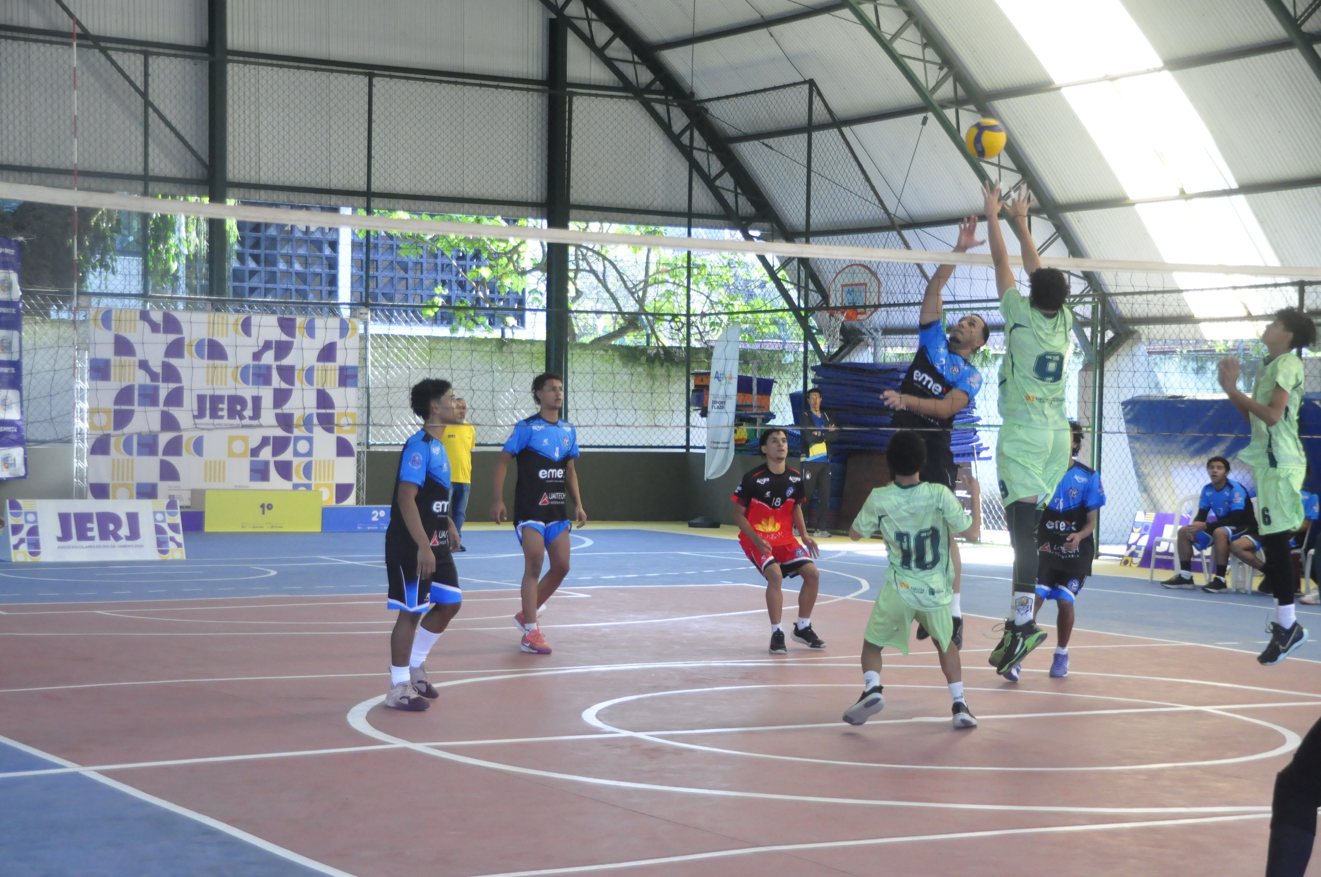 SUPER FINAIS DE VÔLEI DOS JOGOS ESCOLARES VÃO DEFINIR REPRESENTANTES DO TIME RJ