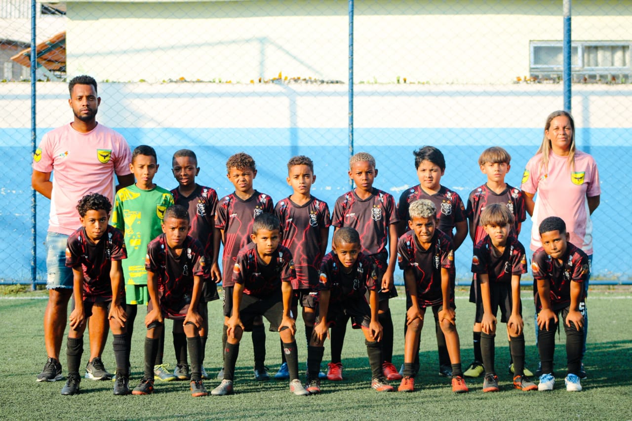 Crianças do Projeto Vilar Novo FC, da Rocinha, participam da Copa Satélite, em Goiás, com apoio do Governo do Rio