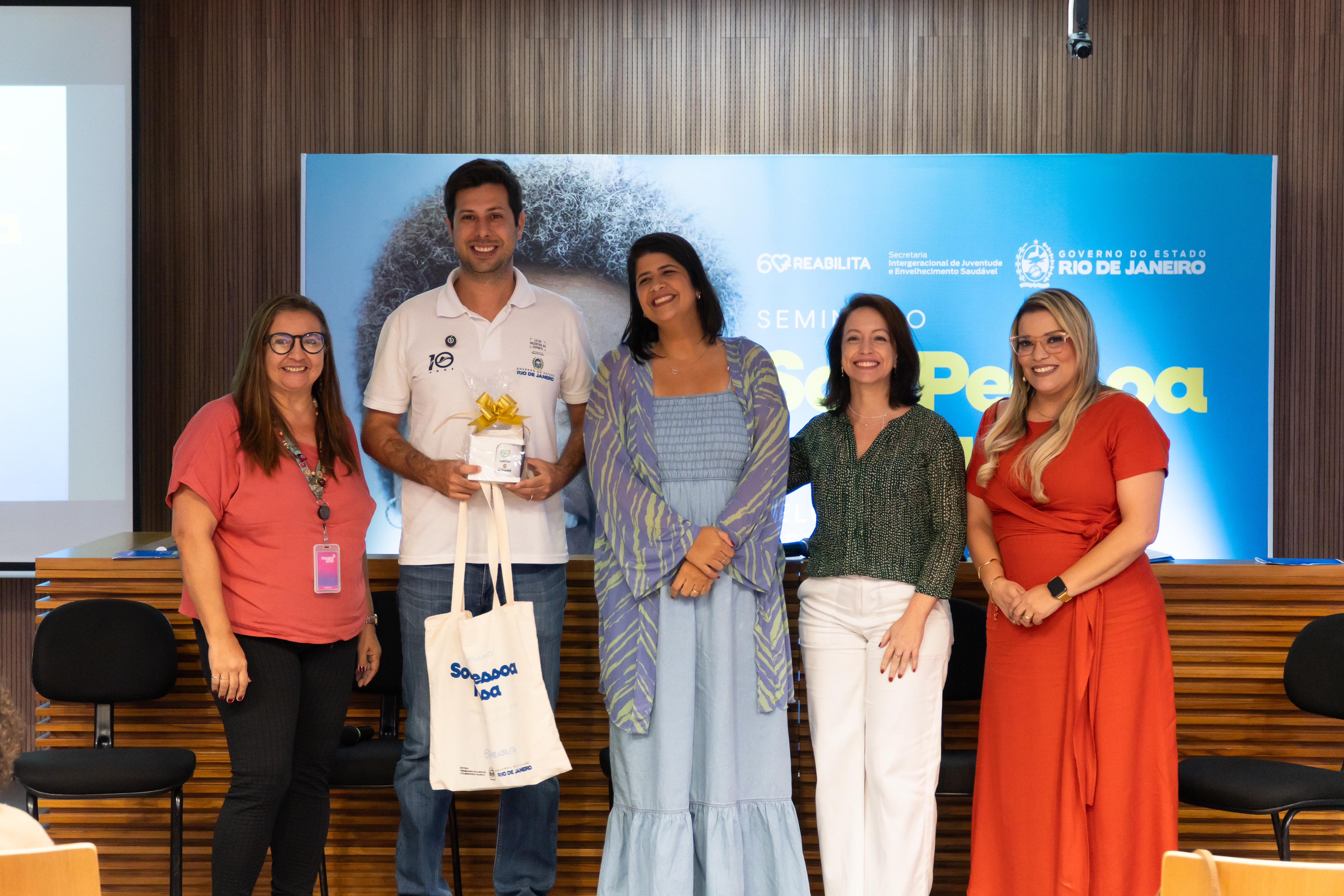 Com mais de 50% de idosos matriculados nos equipamentos estaduais, Secretaria de Esporte e Lazer destaca as políticas públicas do Governo do Rio durante seminário