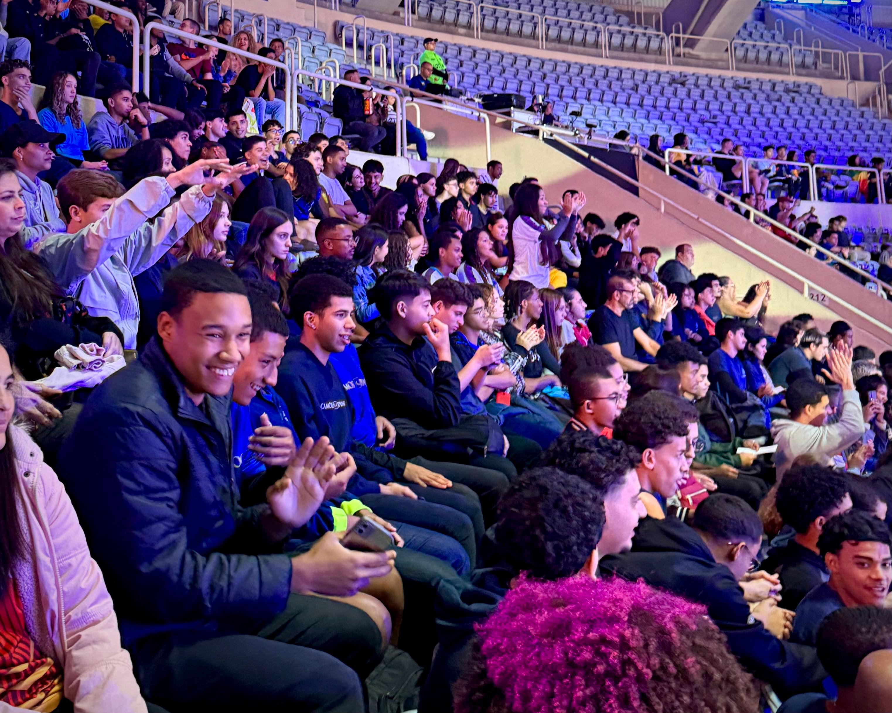 Atletas do JERJ vivenciam a emoção da Liga das Nações de Vôlei Masculino no Maracanãzinho