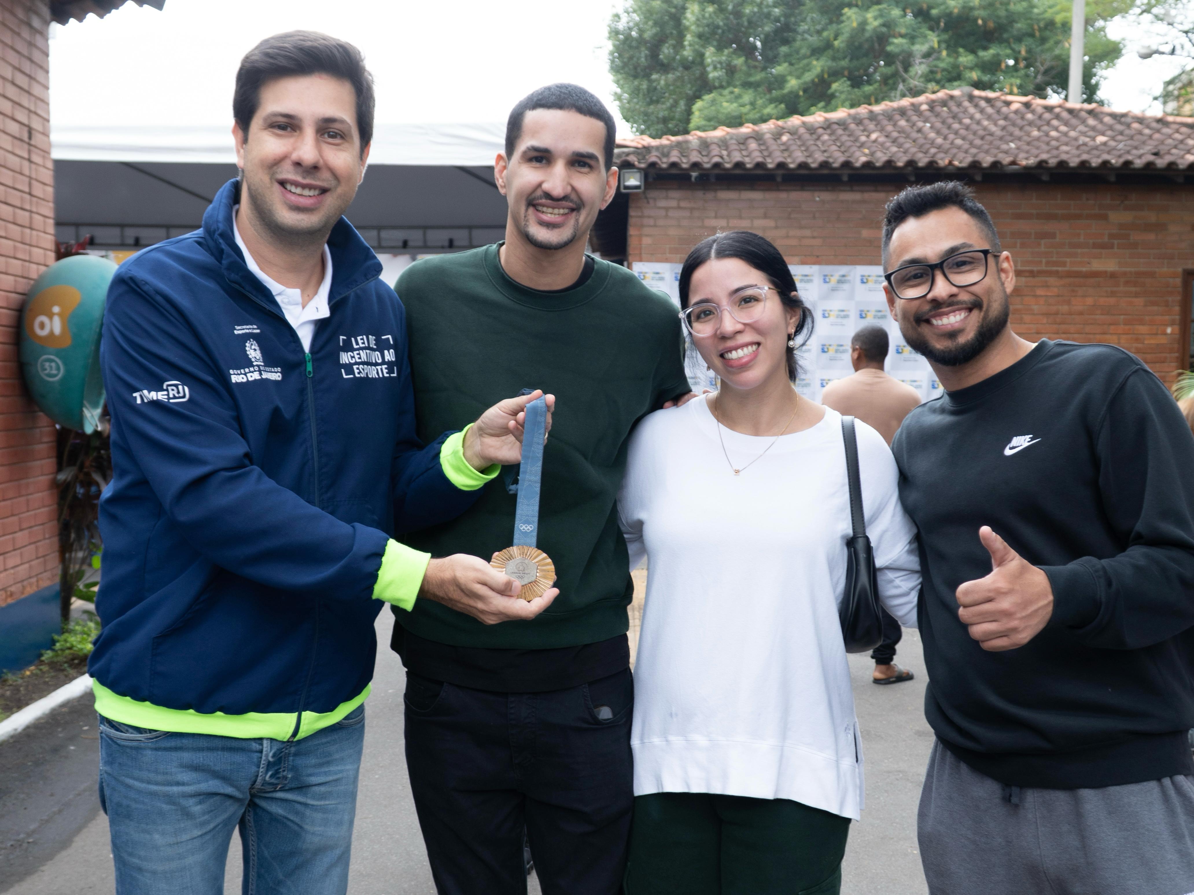 Secretário Rafael Picciani marca presença na abertura dos Jogos da Baixada 2025