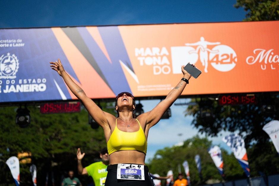Dos 70 mil inscritos, cerca de 75% são de fora da capital  Entre os dias 3 e 7 de junho, no feriado de Corpus Christi, a Maratona do Rio vai transformar a cidade em um grande encontro, reunindo esporte, música, entretenimento, turismo, cultura e lifestyle em diferentes pontos do Rio. A Maratona do Rio se consolidou como o maior festival de corrida de rua da América Latina, uma celebração que ocupa as ruas, movimenta a cidade e conecta milhares de pessoas através da corrida. O evento conta com o apoio da Lei