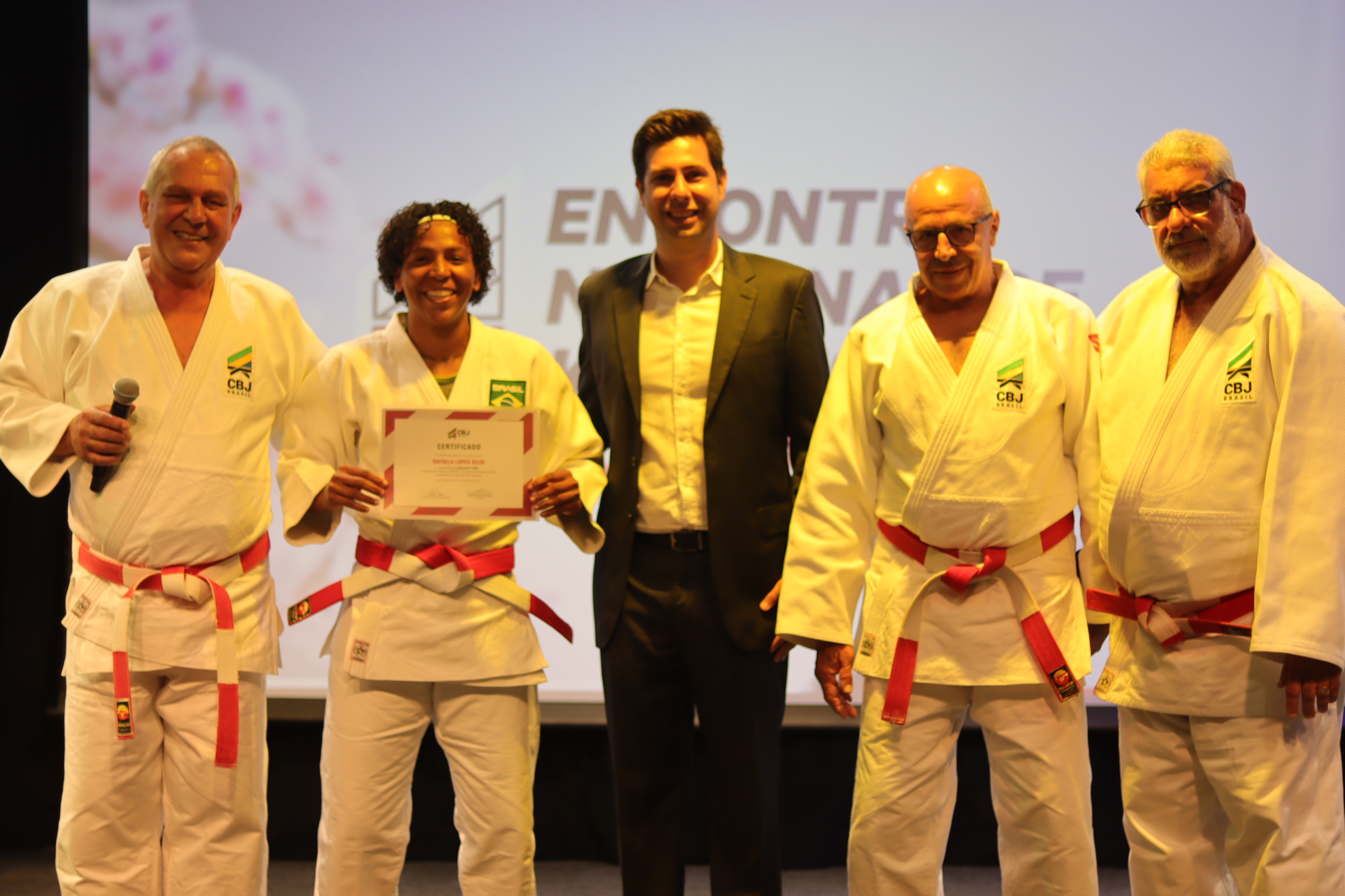 “Recebo essa responsabilidade com muita honra e gratidão por tudo o que o judô brasileiro fez e faz pela minha vida. São 27 anos de judô, então, acredito que chegar a esse nível é reflexo de muito trabalho", disse Rafaela