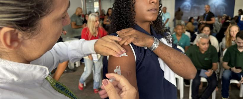 Doses contra influenza, antitetânica e tríplice viral são aplicadas na sede da SESu 