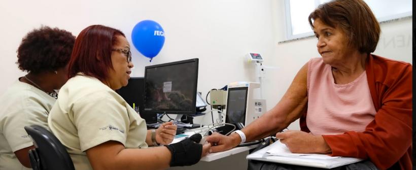 Ação promoveu orientações sobre hábitos saudáveis, aferição de pressão, exame de bioimpedância e encaminhamentos especializados na unidade
