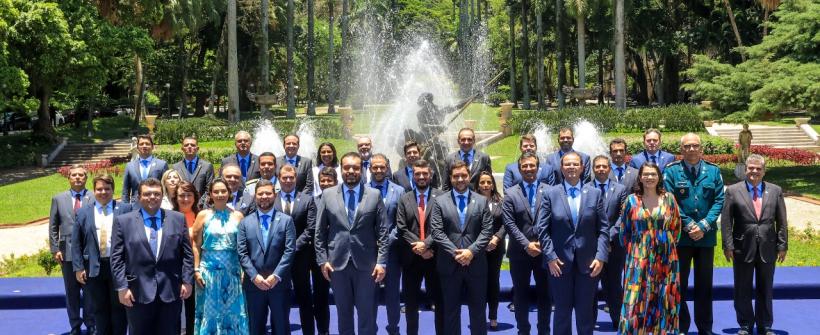 Castro, Pampolha e os secretários de Estado posam nos jardins do Palácio Guanabara, em Laranjeiras, na Zona Sul carioca (Foto: Rogério Santana)