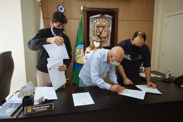 Secretário de Infraestrutura e Obras leva Programa Viver Melhor a Varre-Sai