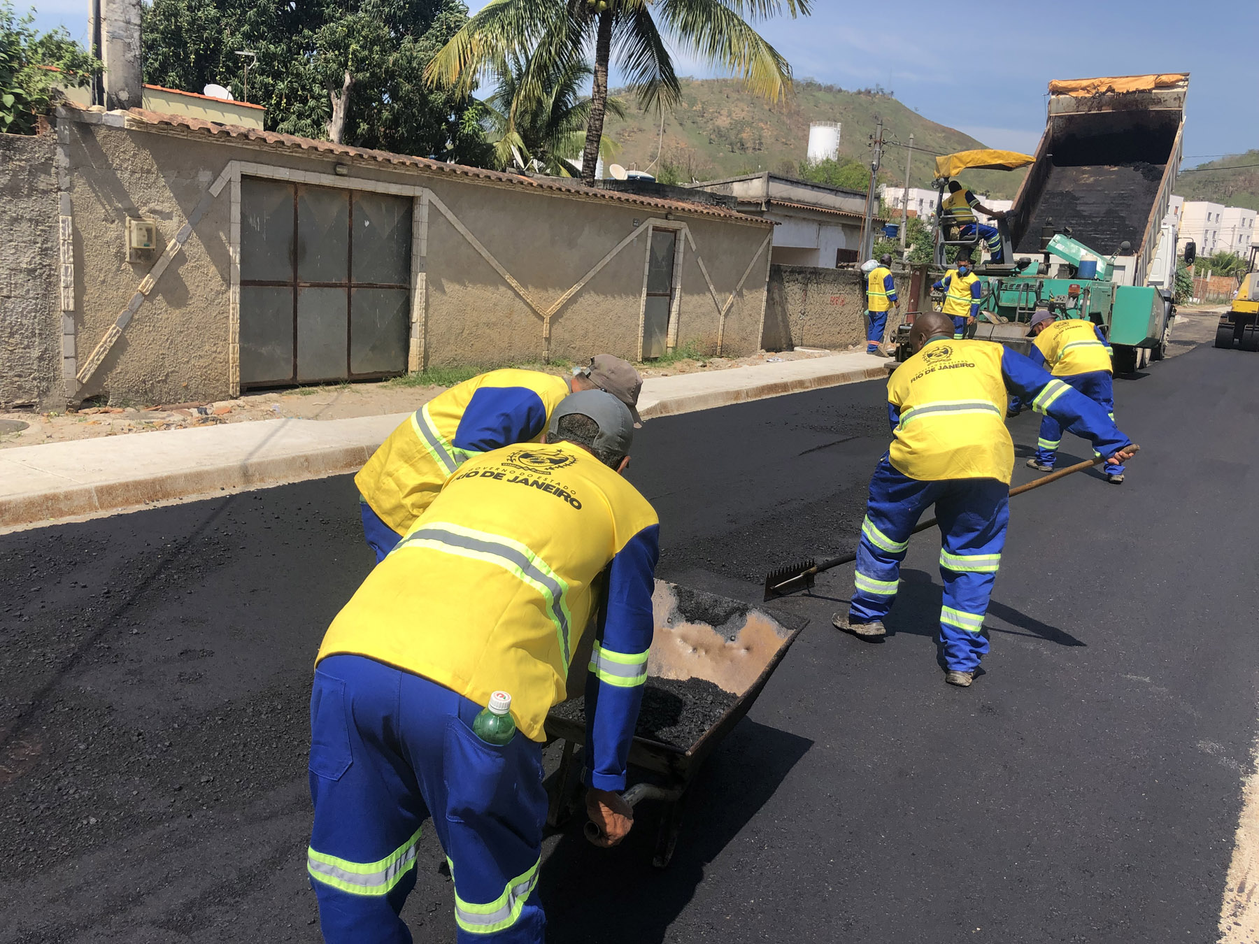  Governo do estado investe mais de R$ 100 milhões em obras de pavimentação na Baixada Fluminense