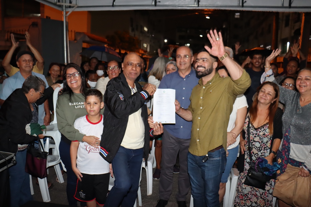 Secretário Rogério Brandi comemorou com os moradores