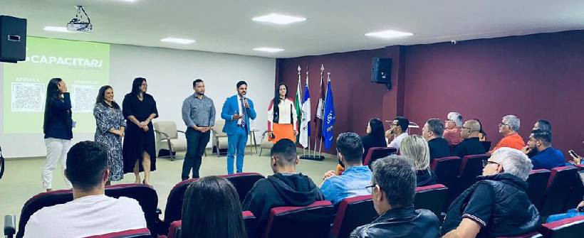 servidores da Seplag durante capacitação com servidores municipais