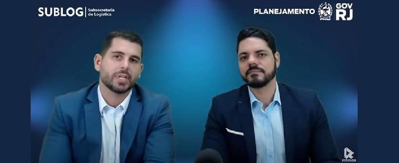 duas pessoas apresentando