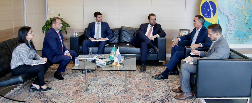 secretários em reunião