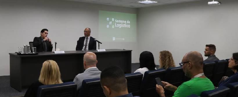 auditório com pessoas 