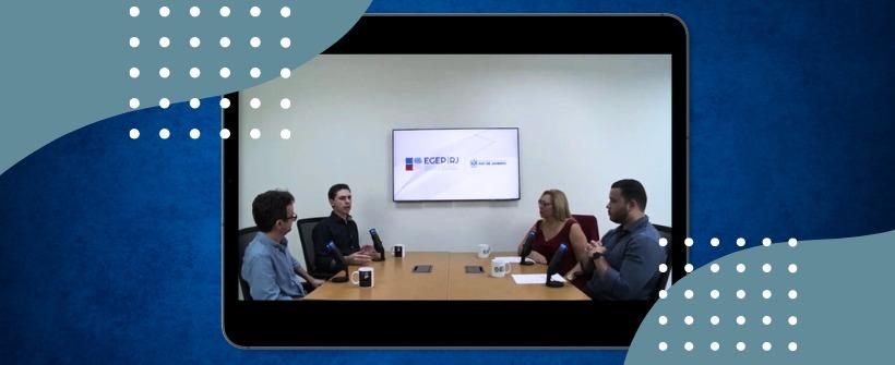 servidores em podcast