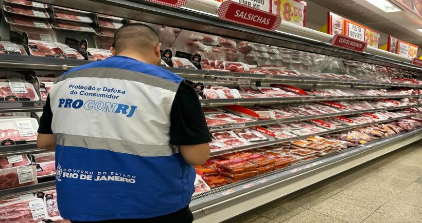 Procon-RJ descarta mais de 200 quilos de alimentos impróprios na Região Metropolitana do Rio