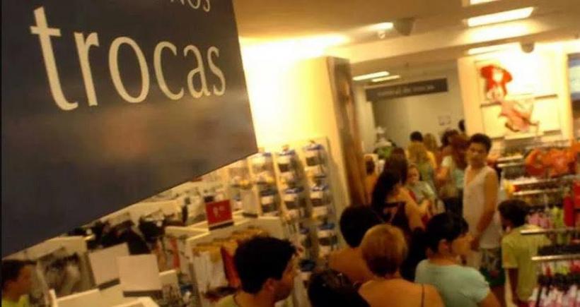 Procon-RJ orienta consumidores sobre trocas de presentes de Natal