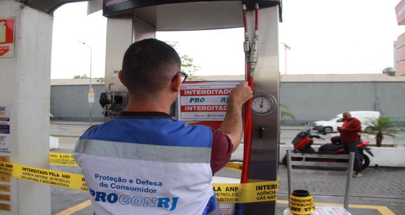 Operação conjunta do Procon RJ, ANP, Inmetro e Ipem fiscaliza 33 postos de combustíveis