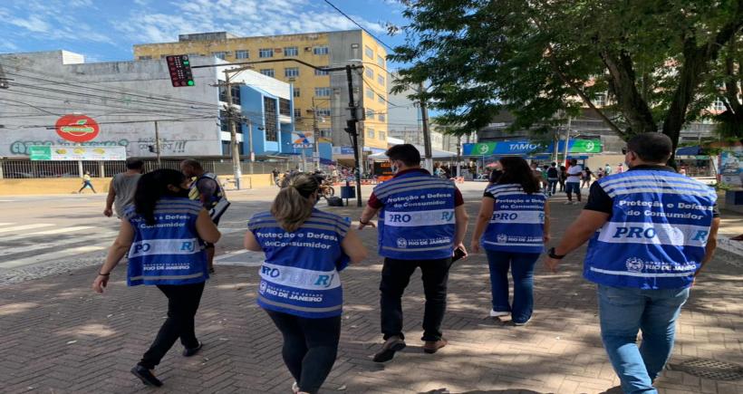 Procon-RJ fiscaliza estabelecimentos em Macaé e Barra de São João, bancos são autuados e foi apurado
