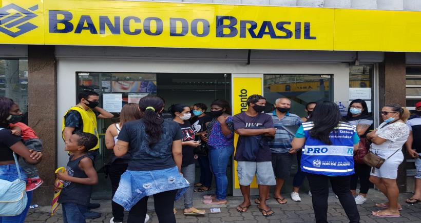 Procon-RJ flagra agências bancárias com fila para atendimento de mais de três horas