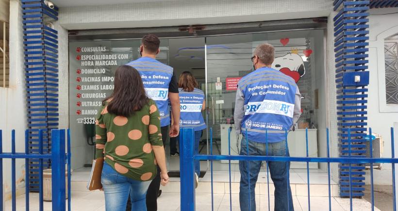 Procon-RJ fiscaliza hospitais veterinários e pet shops e interdita parcialmente três estabelecimento
