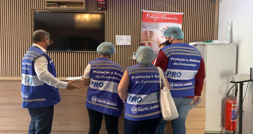 Procon-RJ faz operação e interdita três clínicas de estética na Baixada
