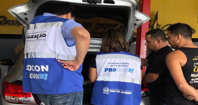 Procon-RJ interdita três instaladoras de GNV em operação com a Sedcon e a Polícia Civil