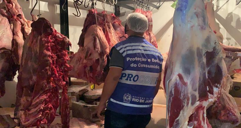 Procon-RJ descarta mais de 360kg de alimentos impróprios em Mesquita