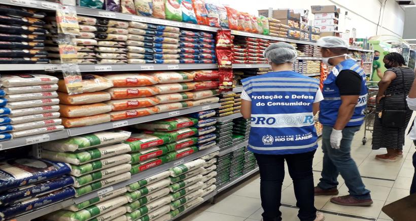 Procon-RJ identifica variação de cerca de 35% no valor do arroz e do feijão entre estabelecimentos