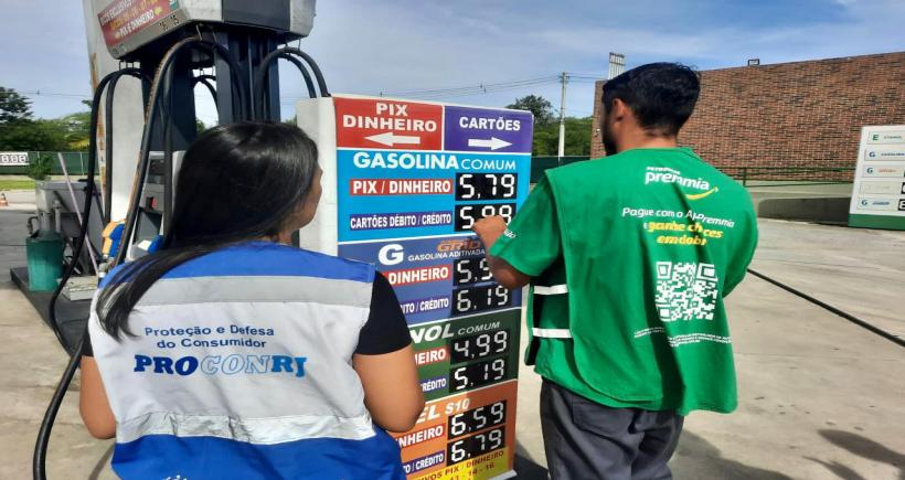 Procon RJ constata redução do valor de combustíveis em postos do estado