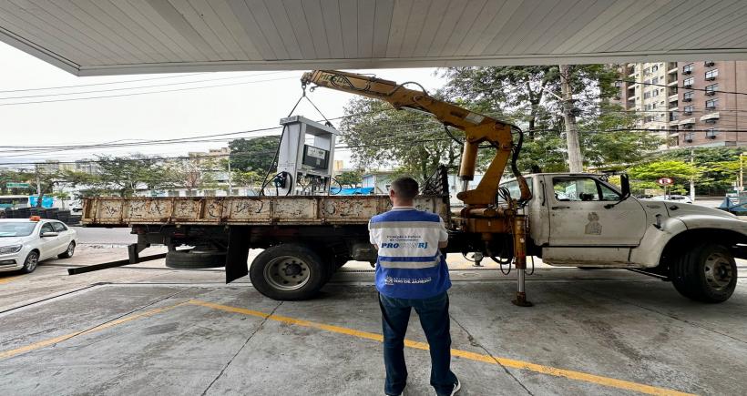 Procon RJ, ANP e Polícia Civil retiram bombas de quatro postos de combustíveis em Niterói e São Gonç