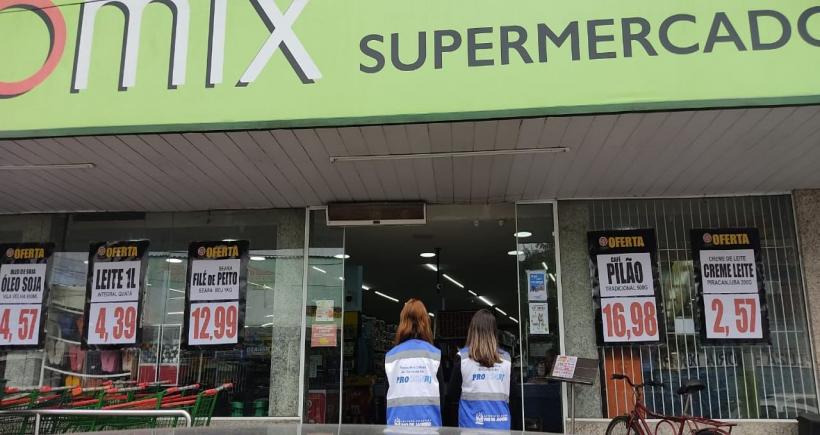 Procon RJ descarta cerca de 30kg de alimentos impróprios em São Gonçalo