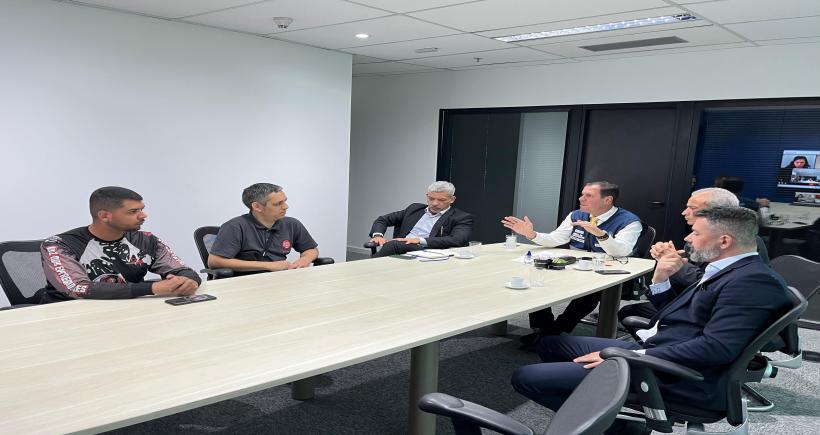 Reunião para a resolução dos aplicativos 