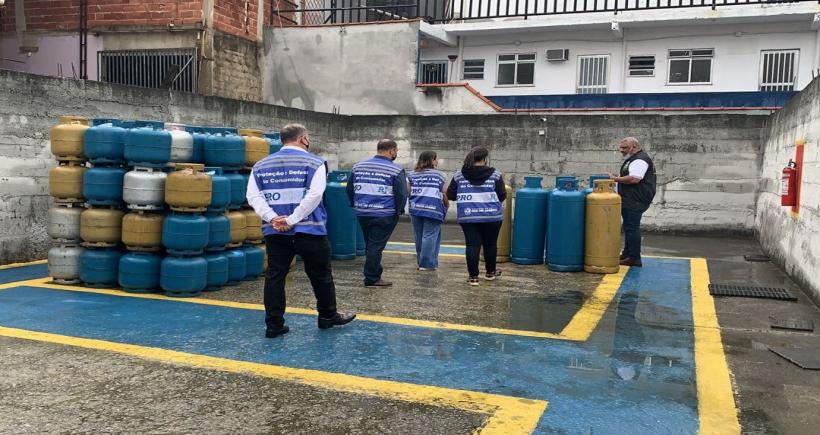 Procon-RJ e ANP interditam distribuidora de gás de cozinha em Operação Conjunta