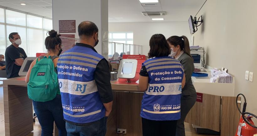 Procon-RJ notifica laboratórios que realizam exames de Covid e Influenza para apurar aumento abusivo