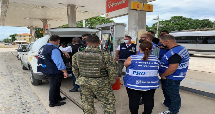 Procon-RJ e Sedcon fazem operação em postos de combustíveis na Região dos Lagos