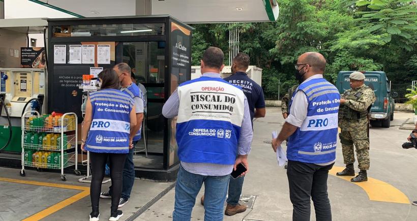 Procon-RJ e Sedcon fazem operação em postos de combustíveis em Barra Mansa
