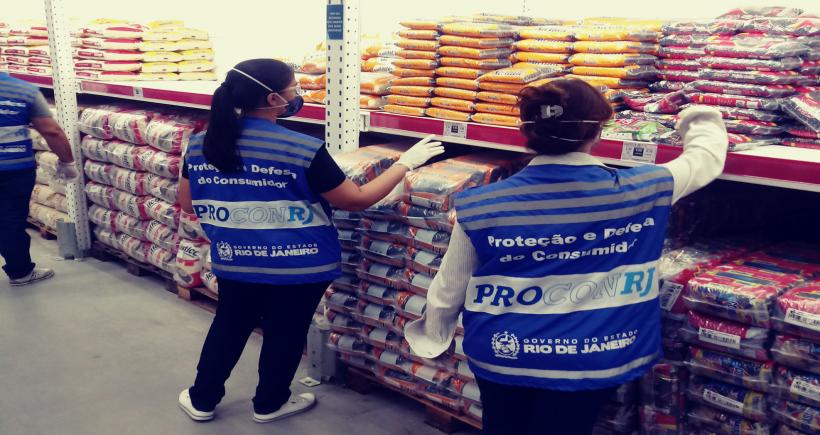 Fiscais do Procon RJ continuam verificando denúncias de aumentos abusivos de preço